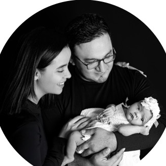 Vanetta con su esposo y su bebé Sophi